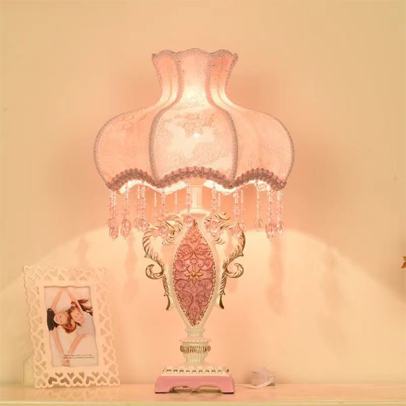 Desk Lamp - โคมไฟตั้งโต๊ะสีชมพูสไตล์ยุโรป ห้องนั่งเล่นหรูหรา ห้องนอน ห้องเด็ก ห้องทำงาน วิลล่า